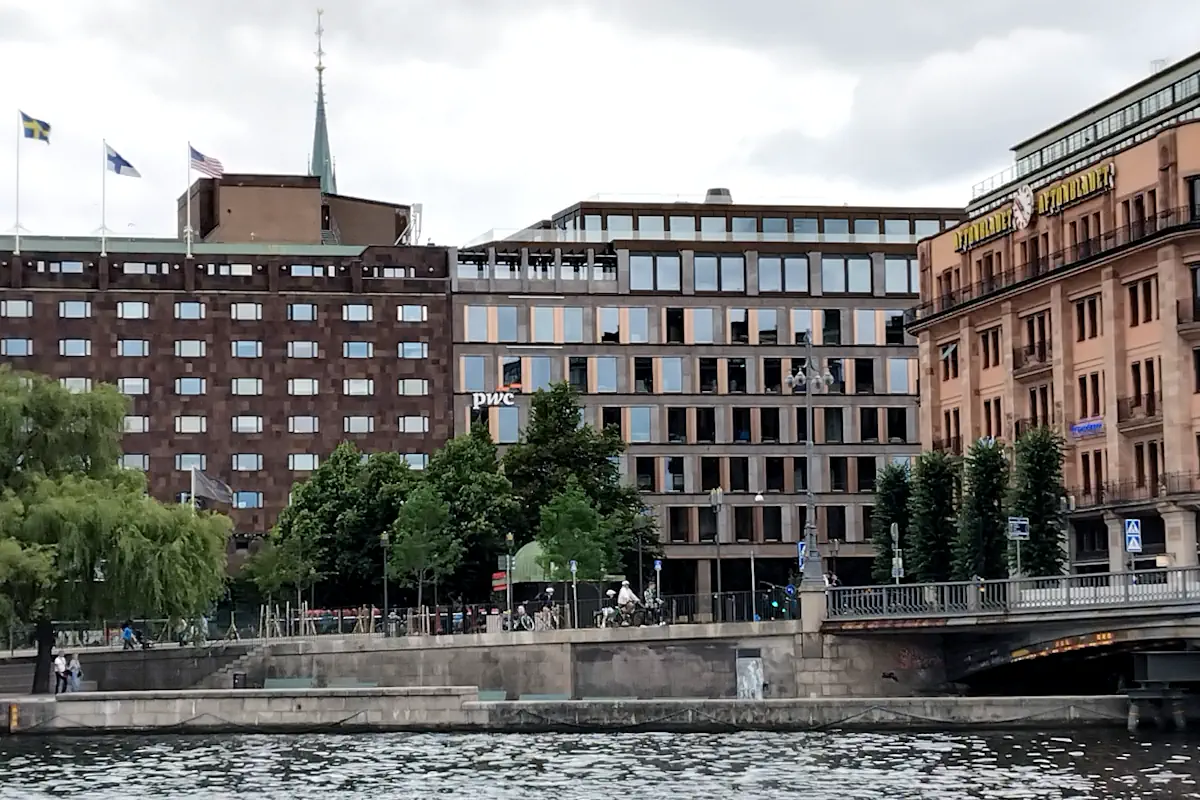 Sheraton Stockholm seen from Vasabron, with City Hall and Riddarfjärden in the background.